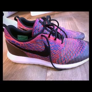Nike flyknit roshes size 10